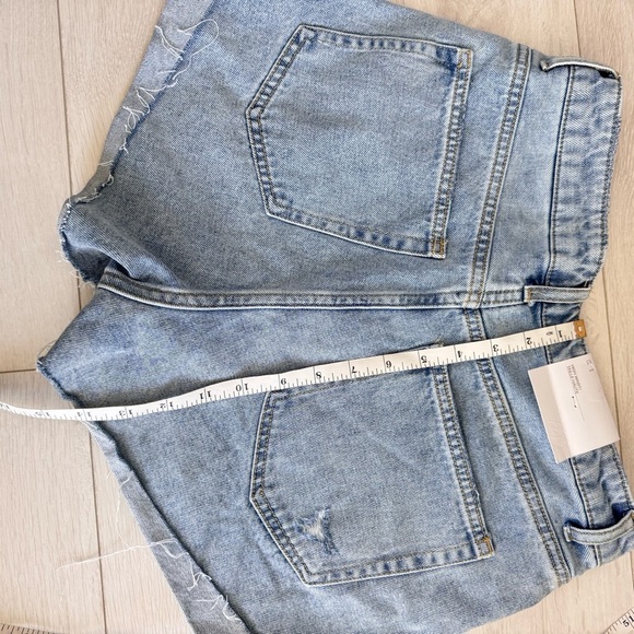 NWT H&M light blue denim cut off high waisted distressed jean shorts size 8 - Picture 7 of 7